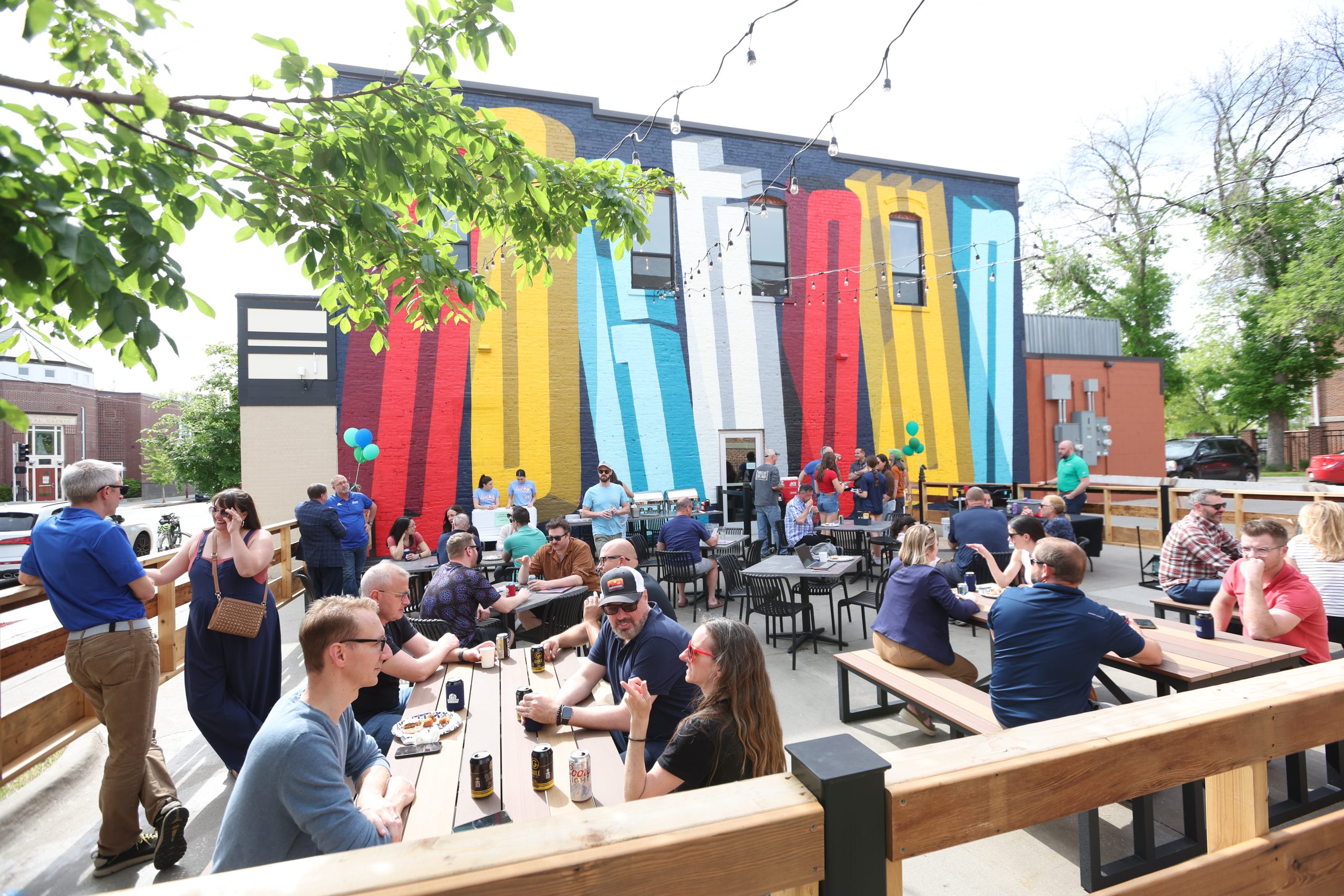 Crowds around picnic tables in a Dogtown restaurant near the Drake campus